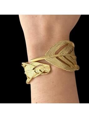 Vintage Gold Leaf Design Hinged Bracelet